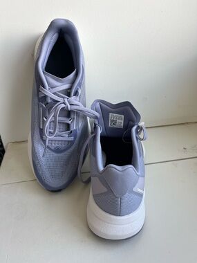 Running shoes, 9.5